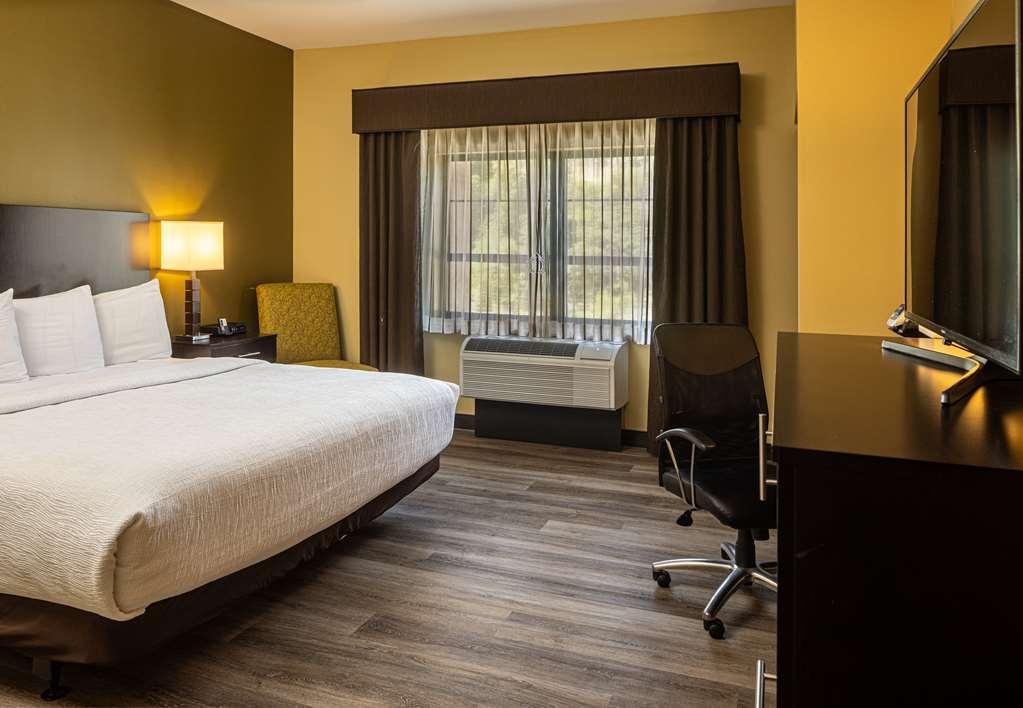 Best Western Plus Franciscan Square Inn & Suites Steubenville Стая снимка