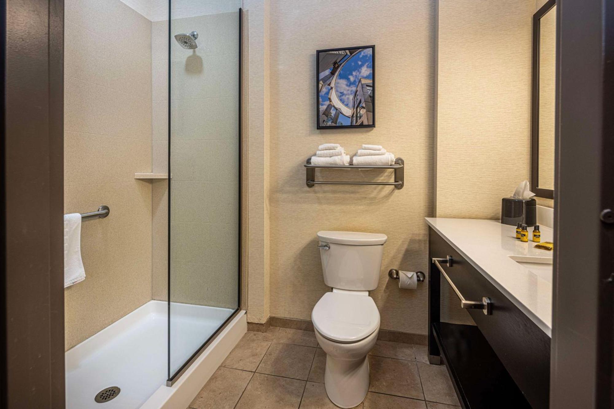 Best Western Plus Franciscan Square Inn & Suites Steubenville Екстериор снимка