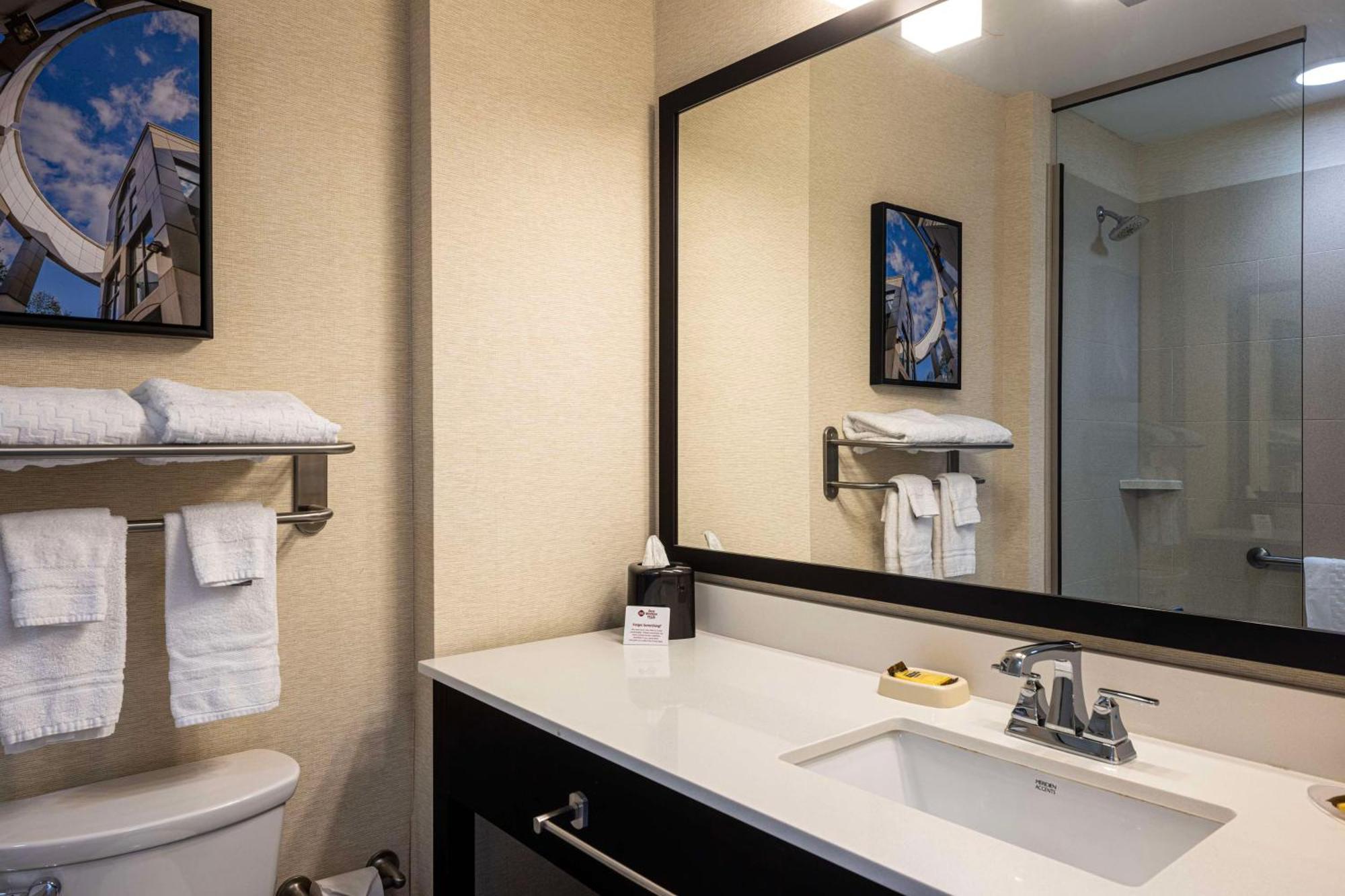 Best Western Plus Franciscan Square Inn & Suites Steubenville Екстериор снимка