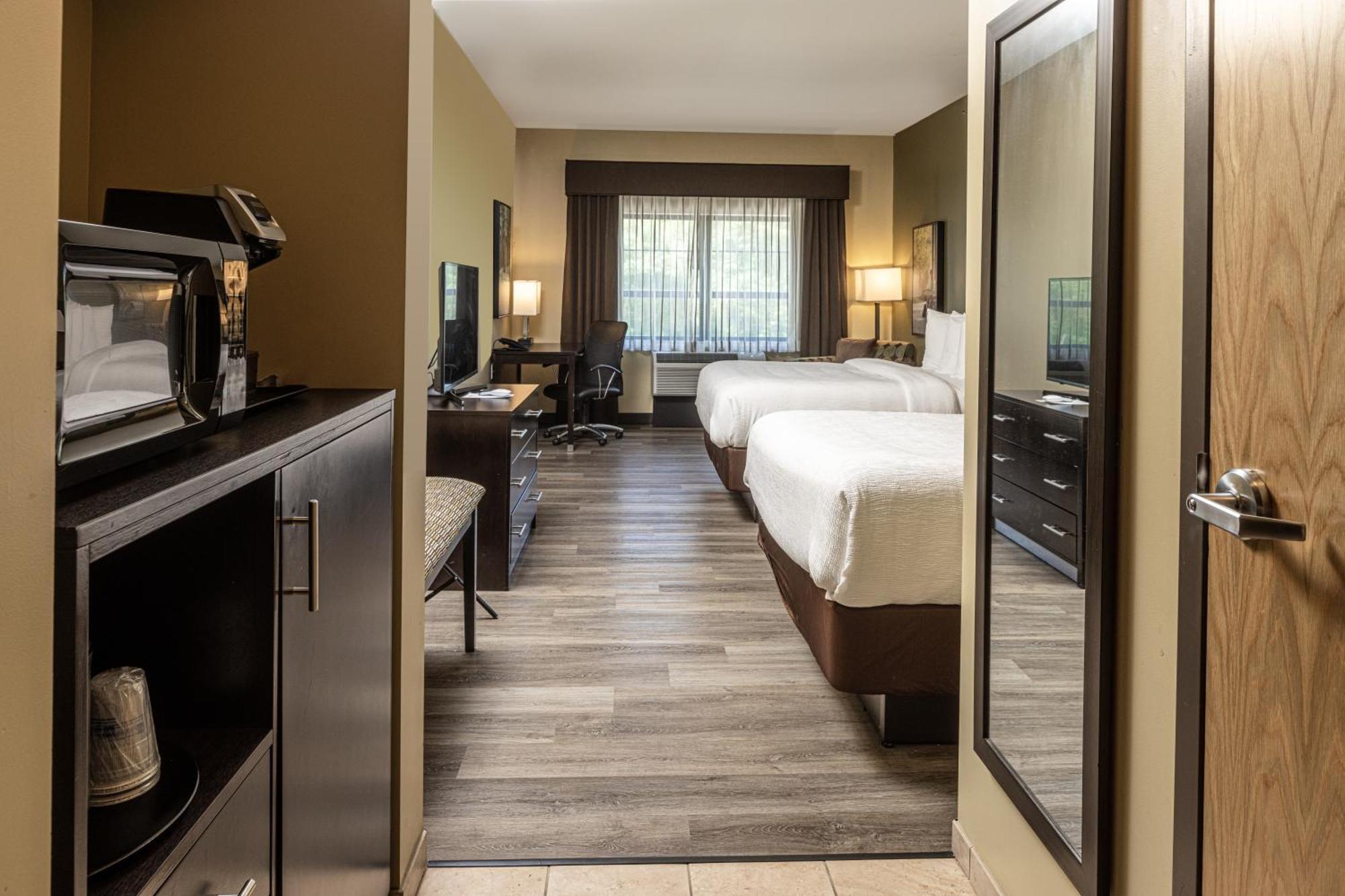 Best Western Plus Franciscan Square Inn & Suites Steubenville Екстериор снимка