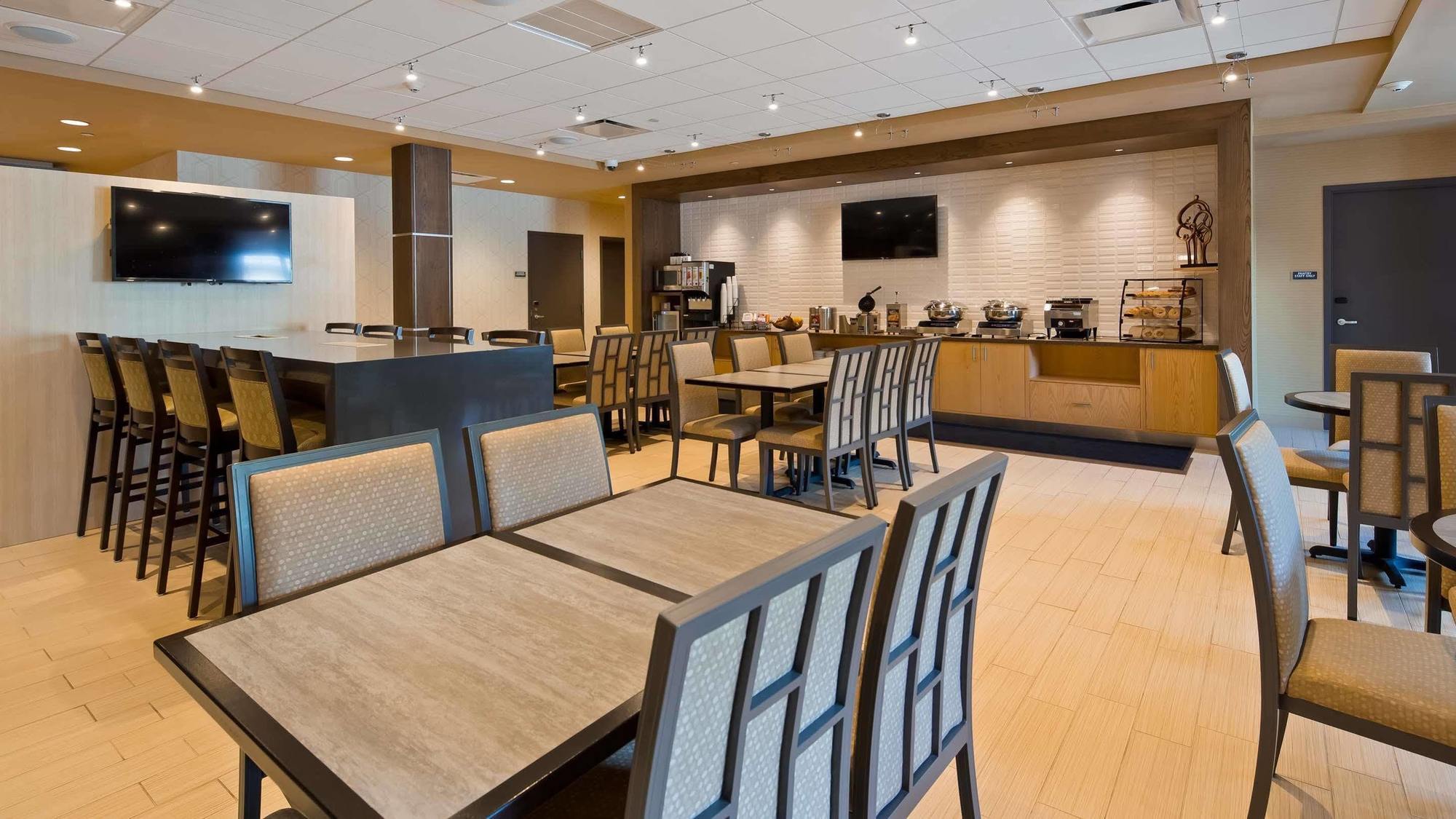 Best Western Plus Franciscan Square Inn & Suites Steubenville Екстериор снимка