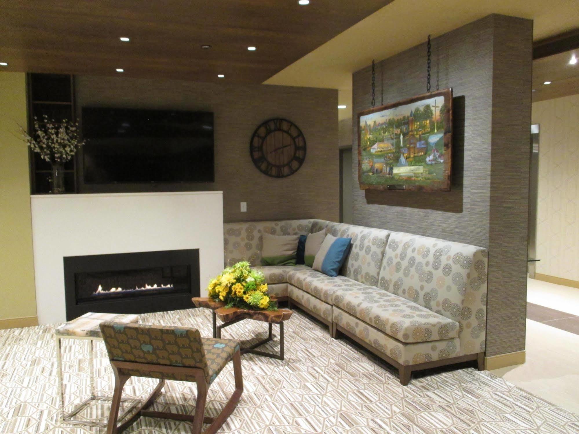 Best Western Plus Franciscan Square Inn & Suites Steubenville Екстериор снимка