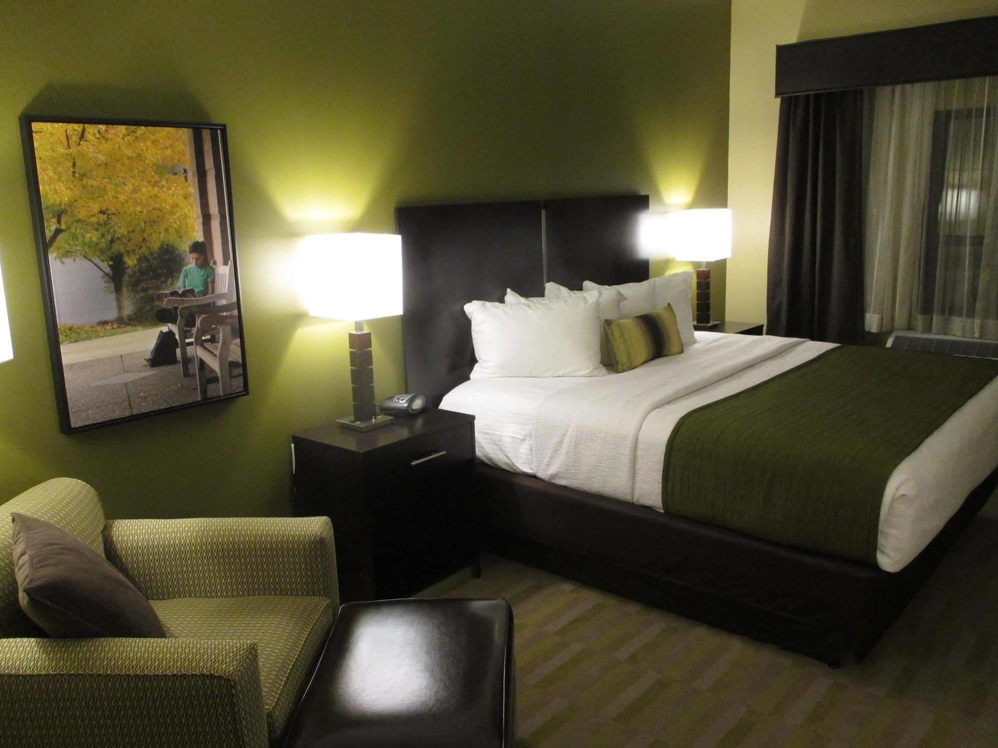 Best Western Plus Franciscan Square Inn & Suites Steubenville Екстериор снимка