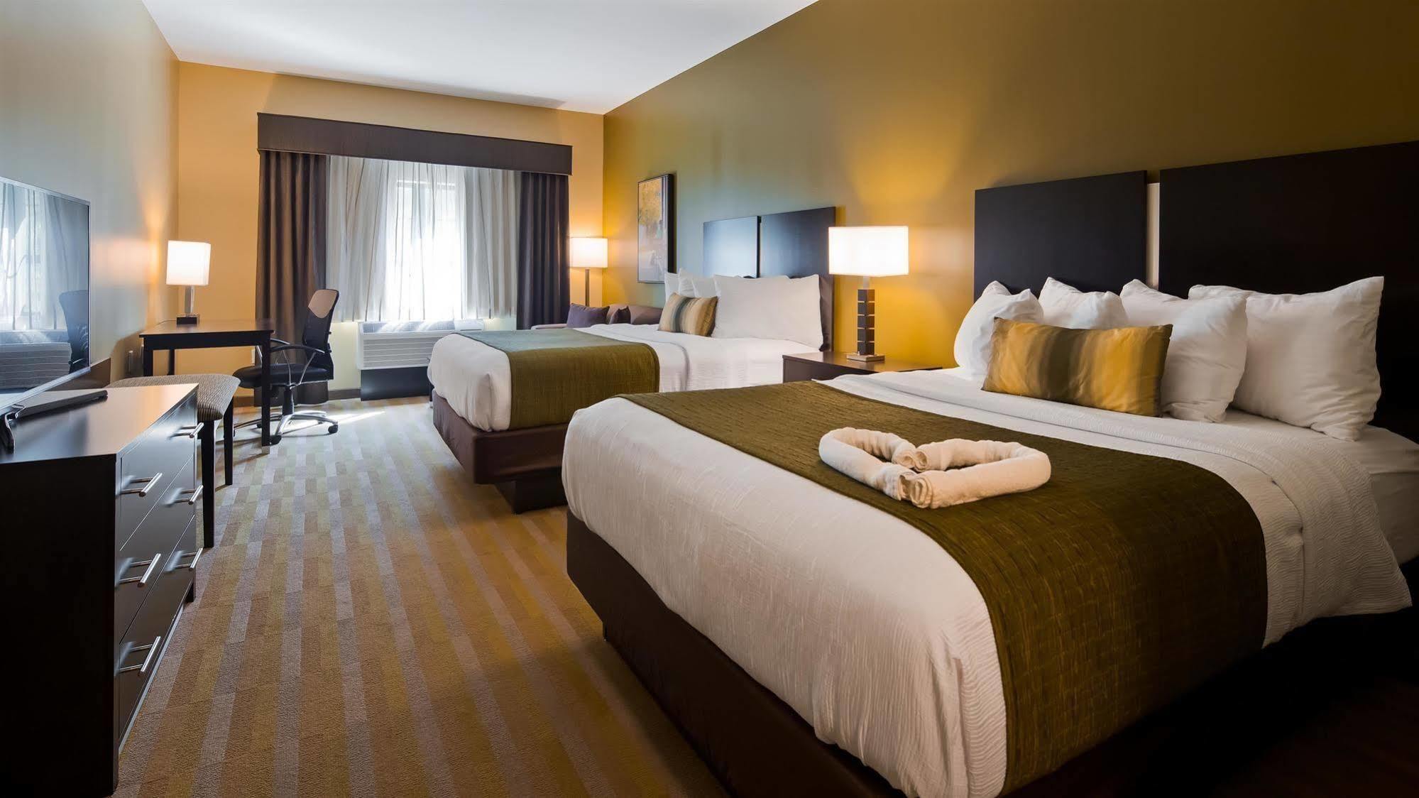 Best Western Plus Franciscan Square Inn & Suites Steubenville Екстериор снимка
