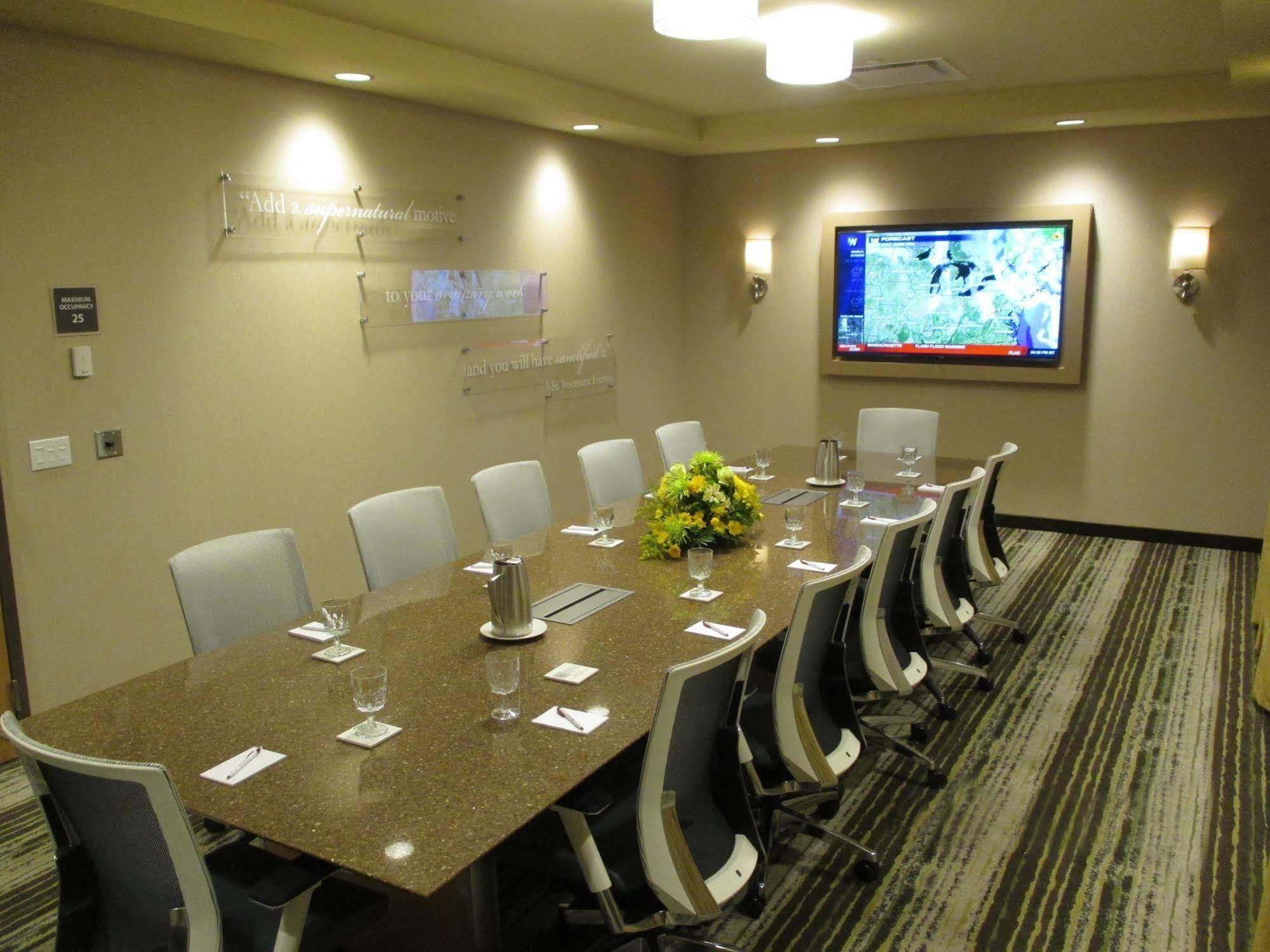 Best Western Plus Franciscan Square Inn & Suites Steubenville Екстериор снимка