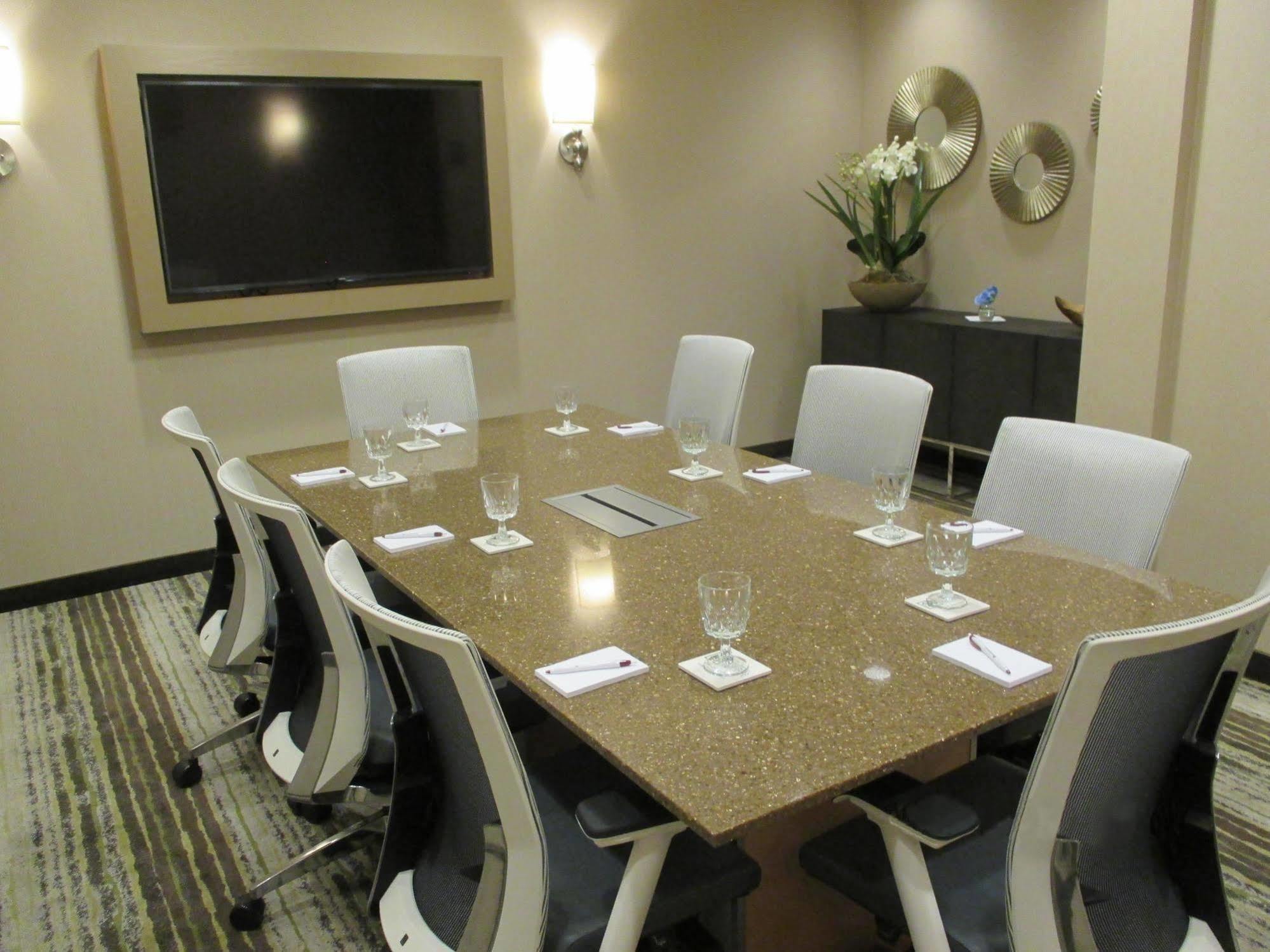Best Western Plus Franciscan Square Inn & Suites Steubenville Екстериор снимка