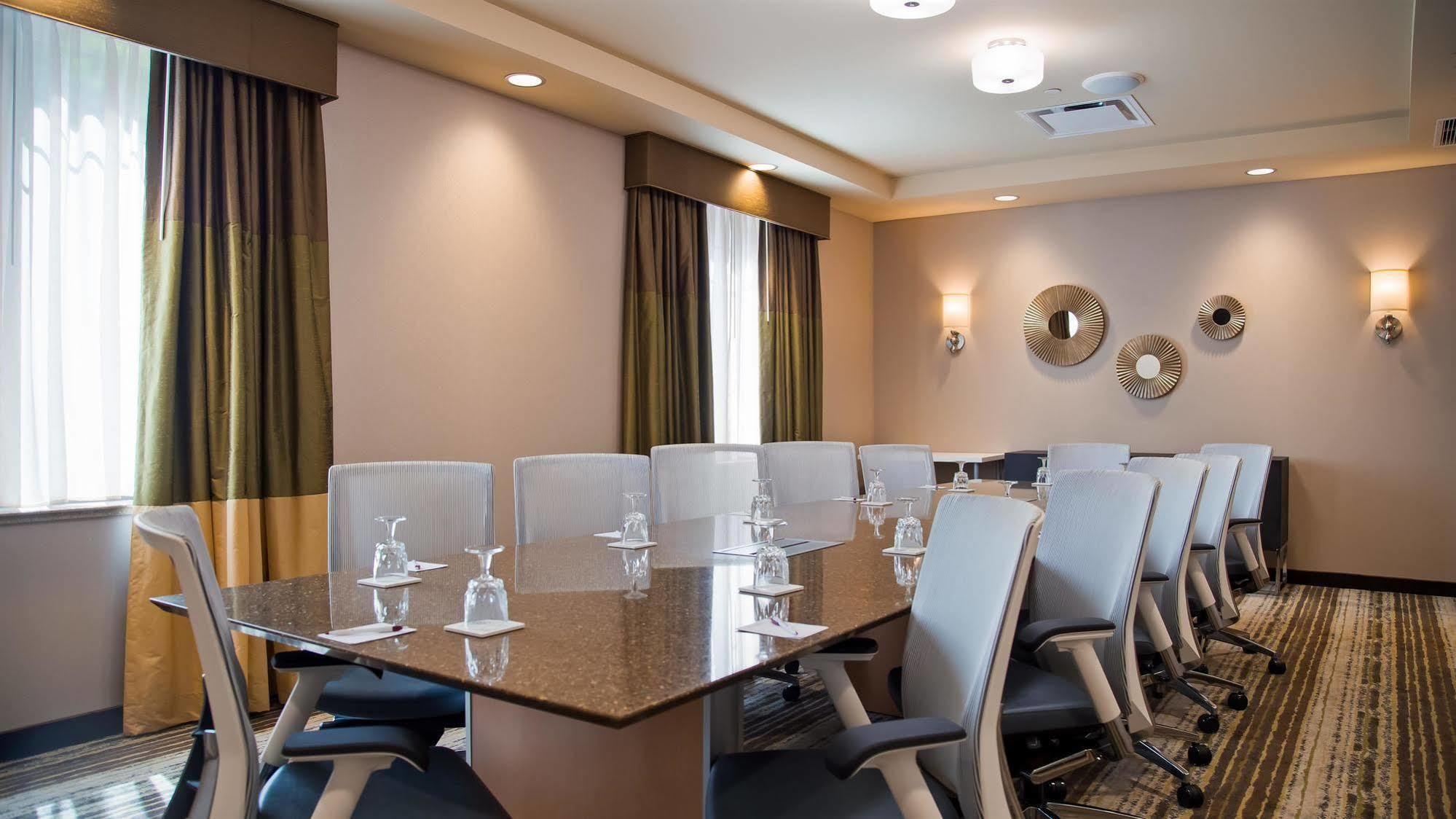 Best Western Plus Franciscan Square Inn & Suites Steubenville Екстериор снимка